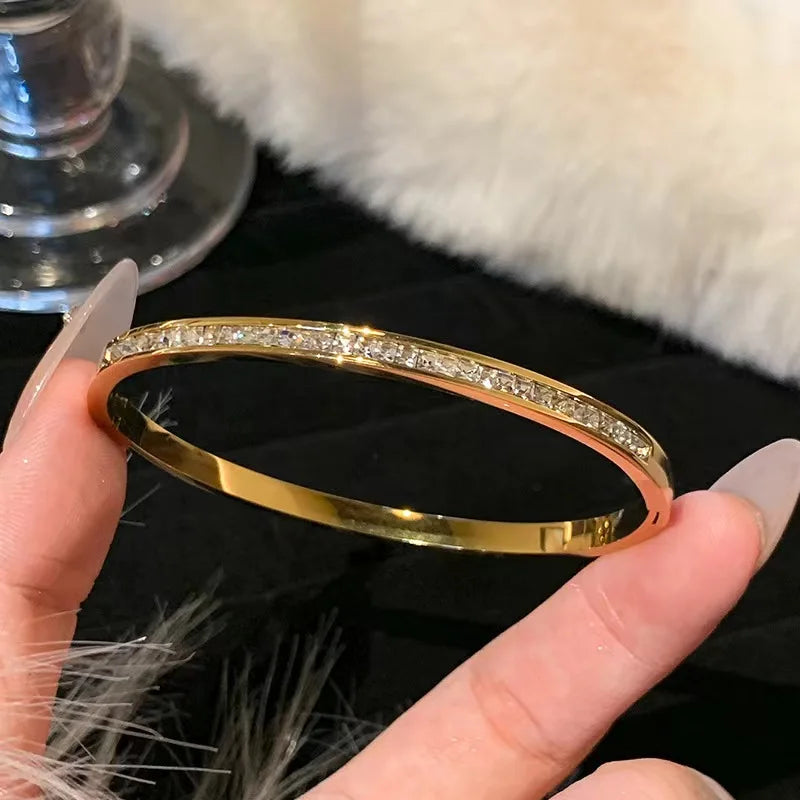 ✨ Golden Grace – Sparkling Rhinestone Stainless Steel Bangle ✨