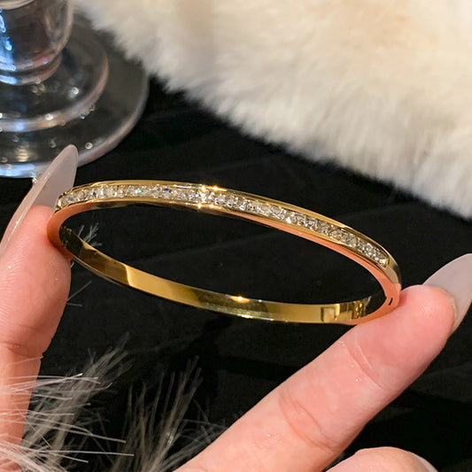 ✨ Eternal Gleam – Titanium Steel Gold Bracelet ✨