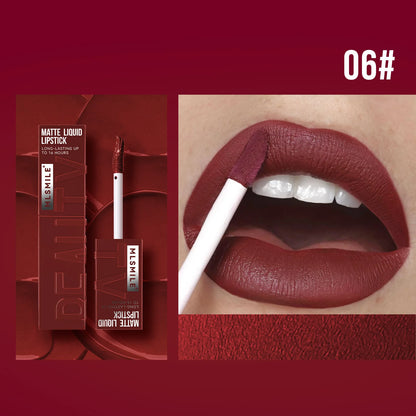 Brillo de labios VelvetMist: donde el color se fusiona con la confianza 