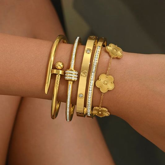 🍀 CloverGlow – Lucky Four-Leaf Gold Nail Bracelet 🍀
