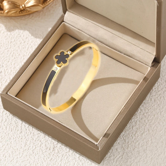 ✨ New Classic Clover Bangle – Timeless Shine, Everyday Charm ✨