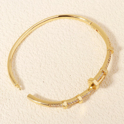 🌟 CrystalClasp Elegance – Zircon Nail Bracelet for Women 🌟